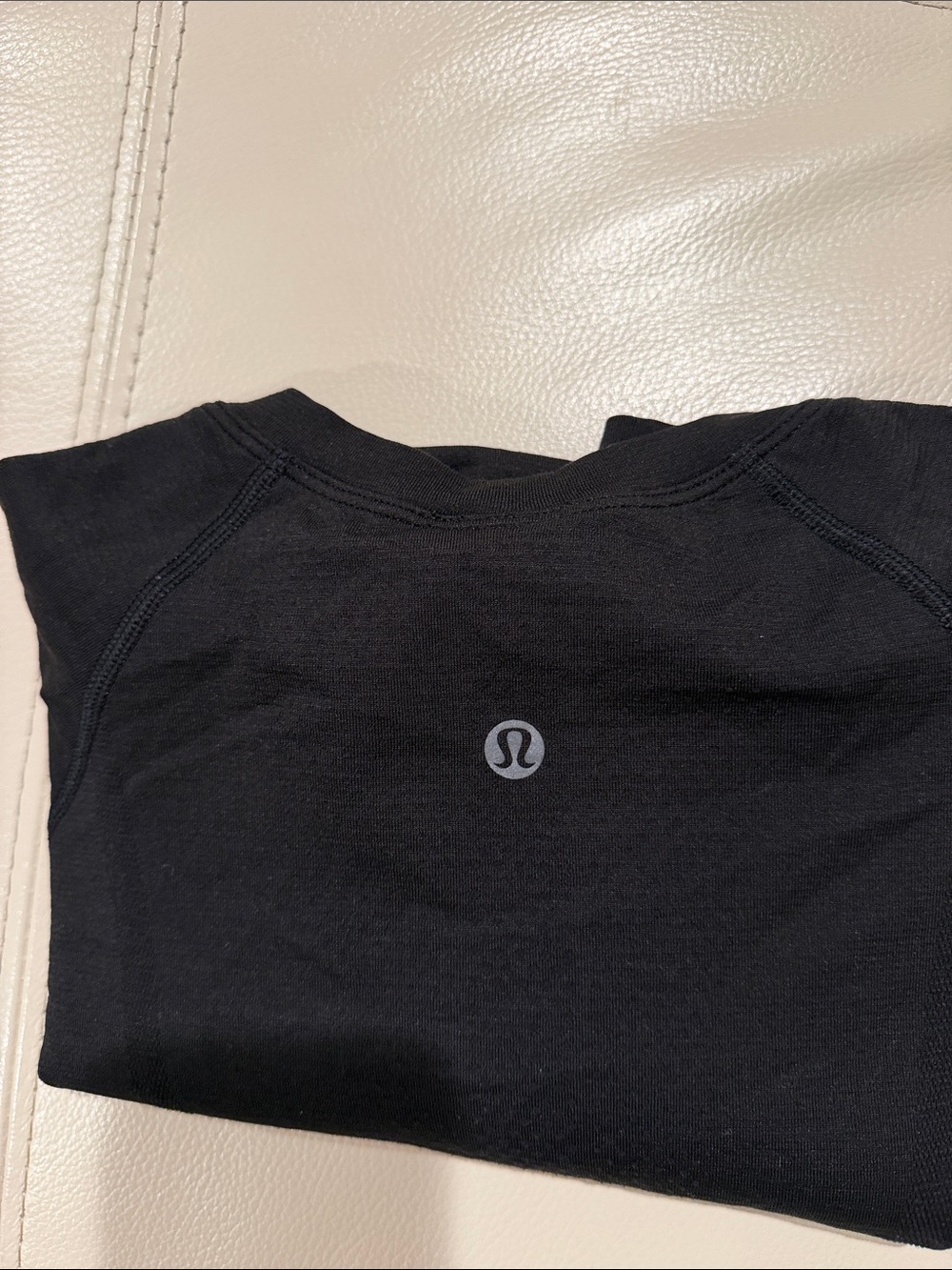 lululemon athletica Women's Black Short Sleeve Crew Tee